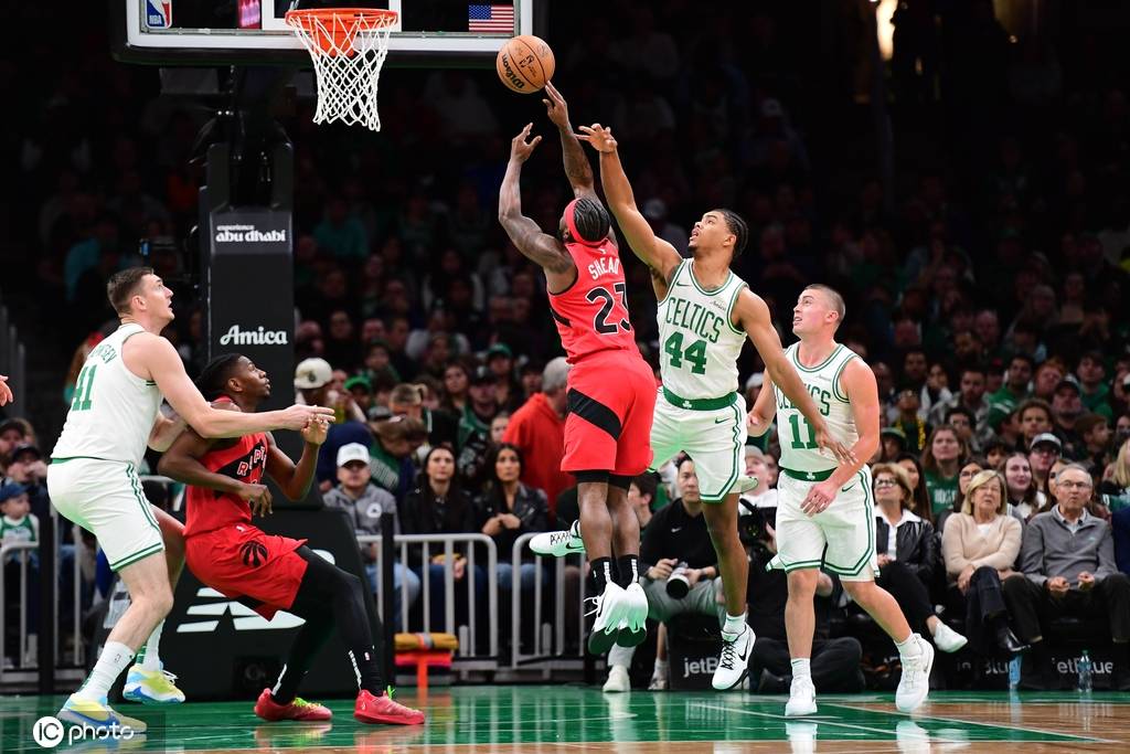 凯尔特人主场击败猛龙,豪取四连胜 凯尔特人主场击败猛龙,豪取四连胜