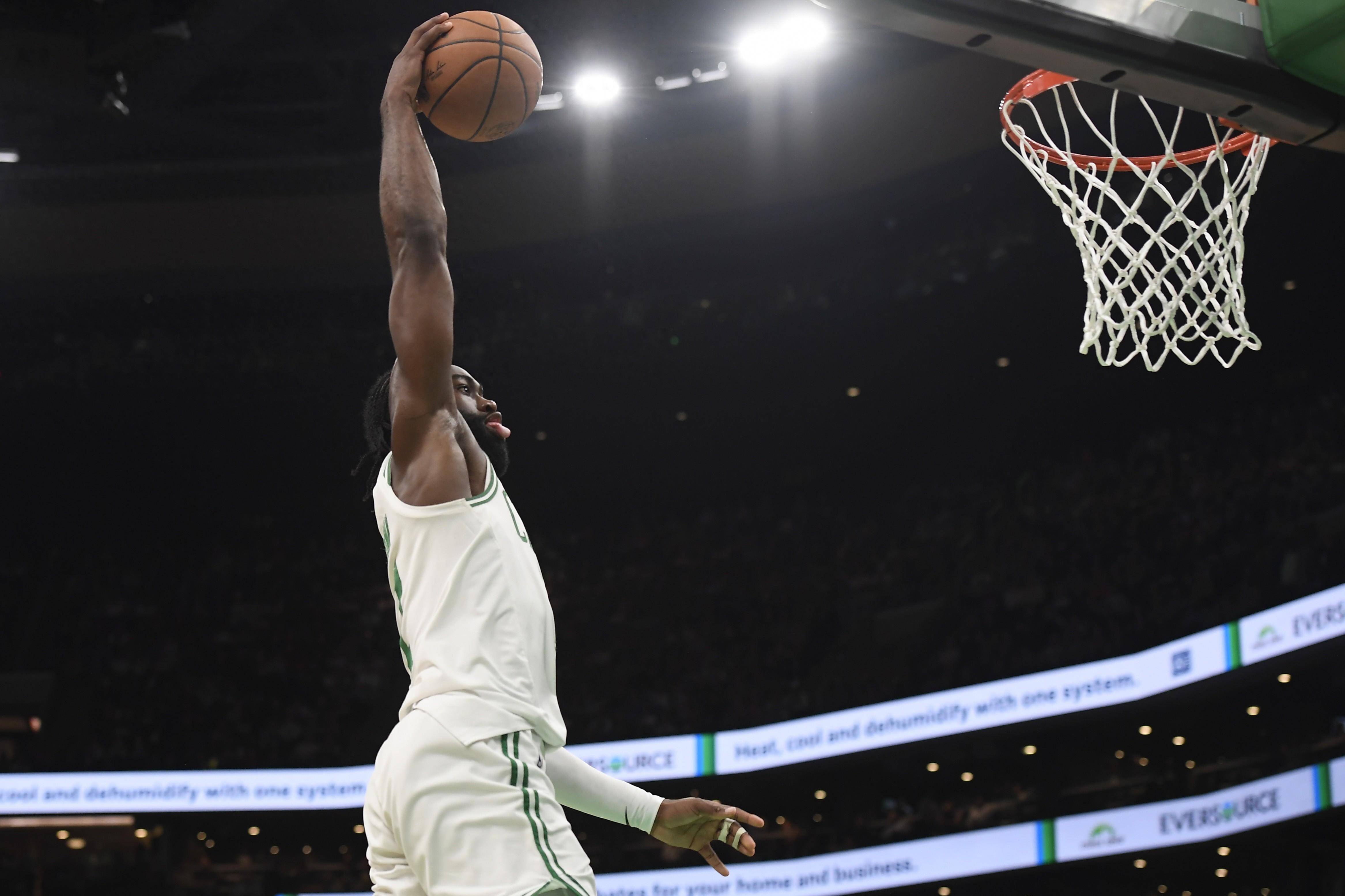 黄蜂完胜美国男篮,杰伦·布朗绝境逆转的简单介绍 黄蜂完胜美国男篮,杰伦·布朗绝境逆转的简单介绍