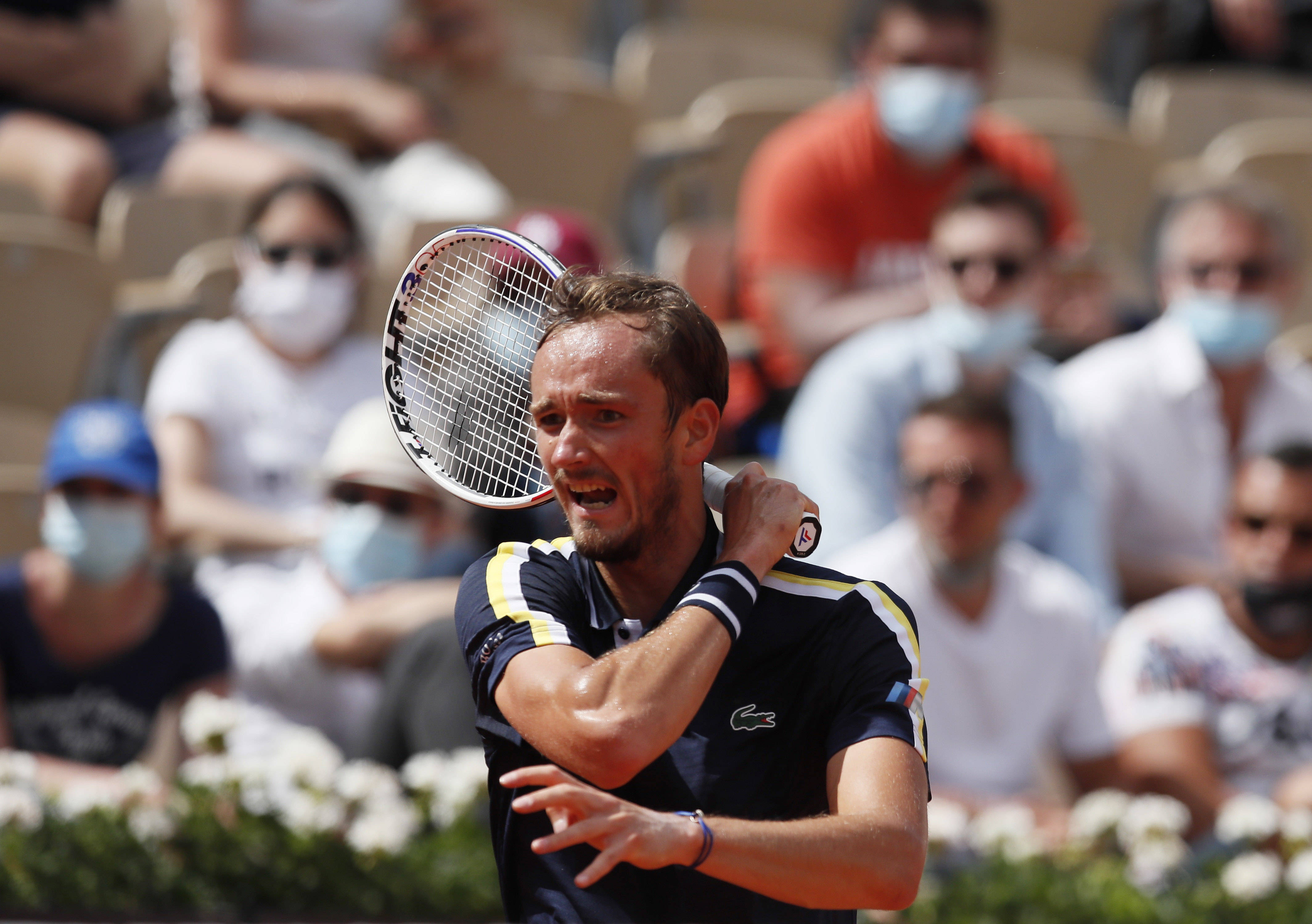 欧洲网球队完胜西班牙网球队,梅德韦杰夫爆发神勇的简单介绍 欧洲网球队完胜西班牙网球队,梅德韦杰夫爆发神勇的简单介绍